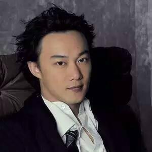 陈奕迅高清图片,光影流转，歌坛巨星风采依旧